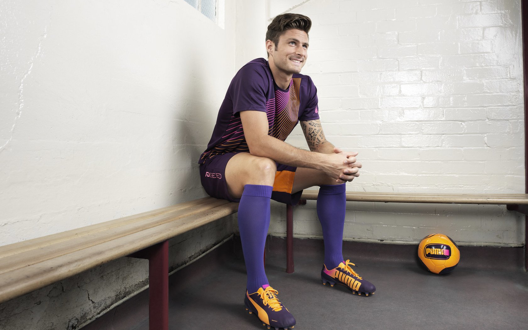 俱乐部与品牌联合推出限定版周边增加粉丝参与感,俱乐部官方